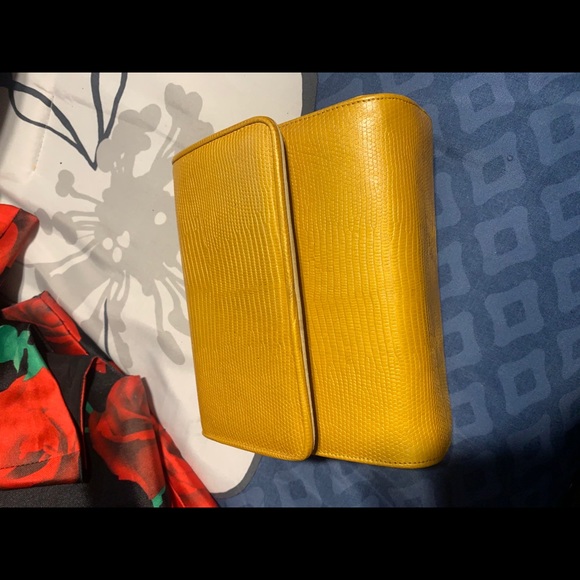 Vintage Gold Shoulder Bag - Picture 15 of 16